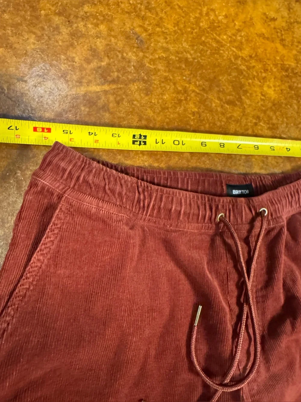 Brixton men’s maroon corduroy drawstring 8 inch inseam shorts size large